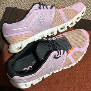 On cloud size 9 in women’s shoes